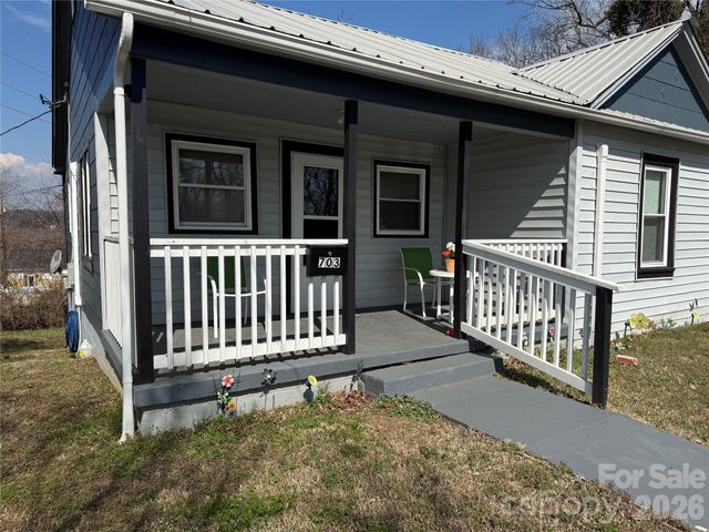 703 Stage Street NW, Lenoir, NC 28645