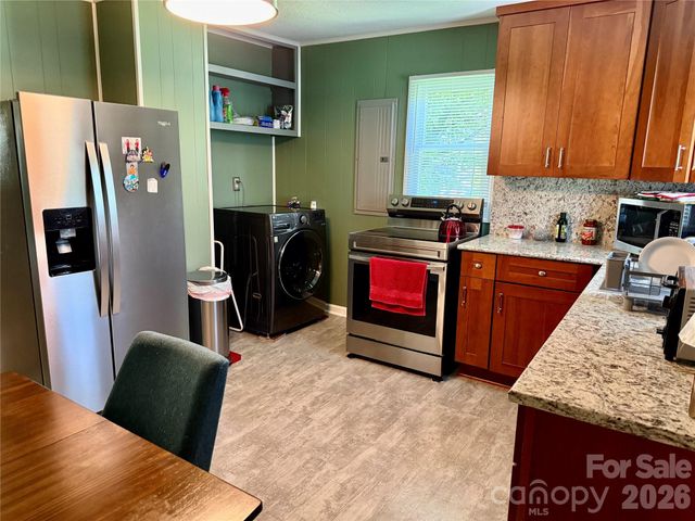 703 Stage Street NW, Lenoir, NC 28645