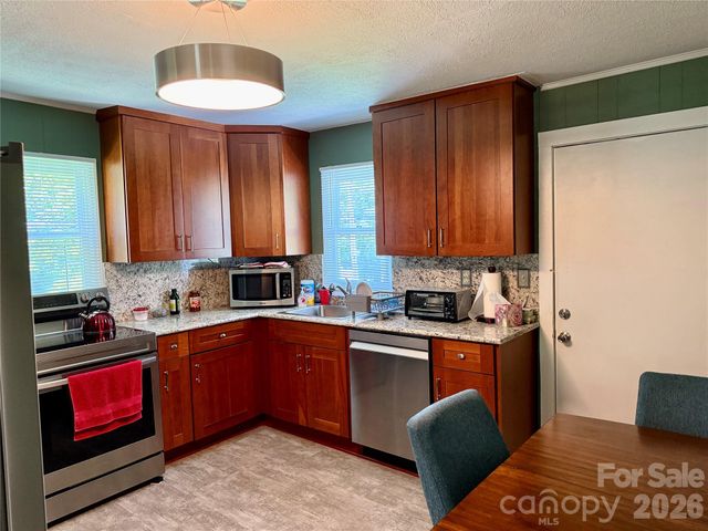 703 Stage Street NW, Lenoir, NC 28645