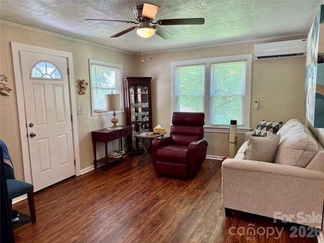 703 Stage Street NW, Lenoir, NC 28645