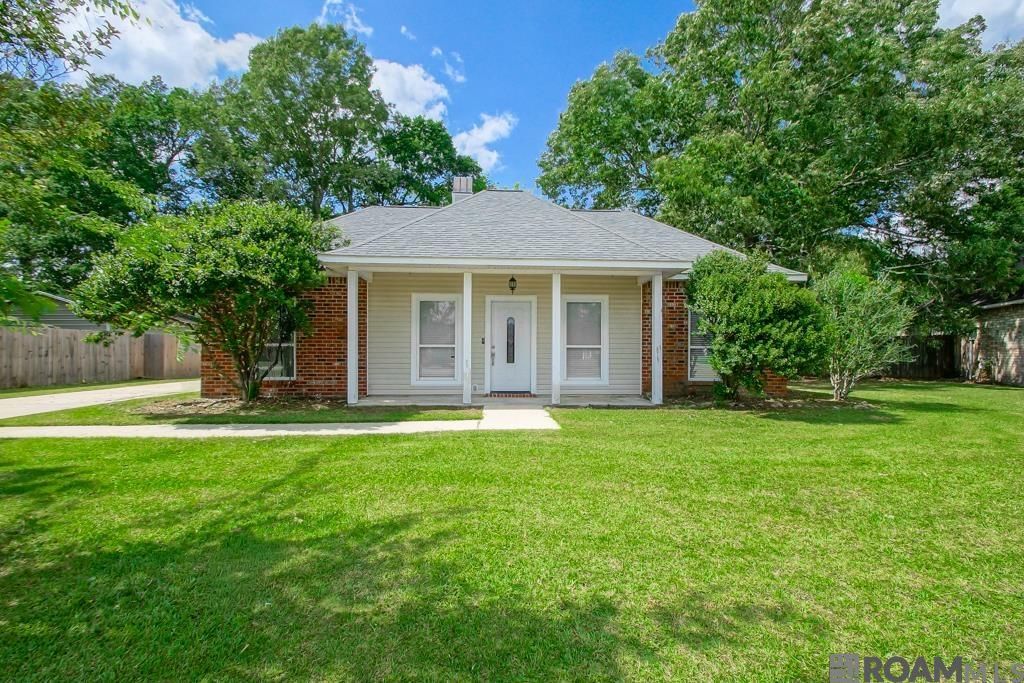 32553 Magnolia Ct, Denham Springs, LA 70706