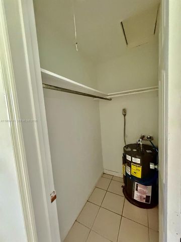 1240 NE 12th Ave 1, Fort Lauderdale, FL 33304