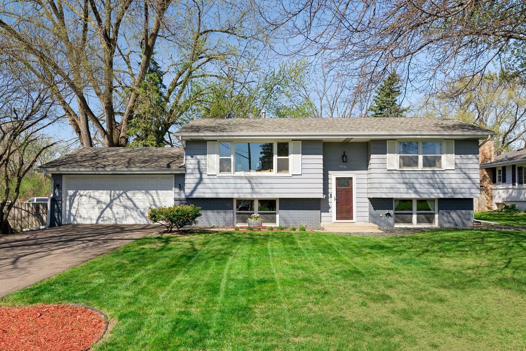 4501 Oregon Avenue N, New Hope, MN 55428