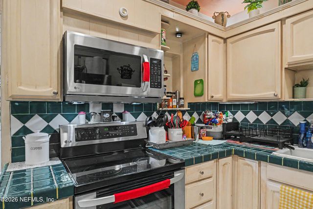1318 8TH Street N, Jacksonville Beach, FL 32250
