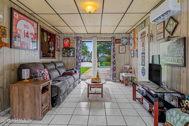 1318 8TH Street N, Jacksonville Beach, FL 32250