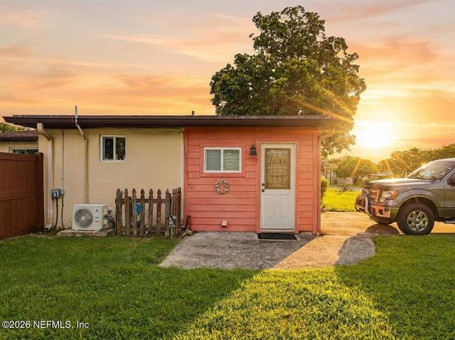 1318 8TH Street N, Jacksonville Beach, FL 32250