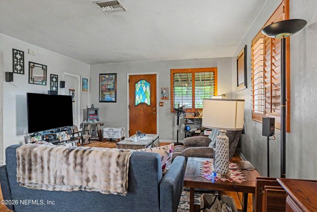1318 8TH Street N, Jacksonville Beach, FL 32250