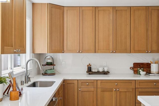 5263 Proctor Avenue, Oakland, CA 94618