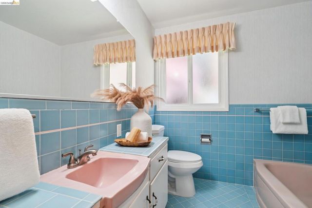 5263 Proctor Avenue, Oakland, CA 94618