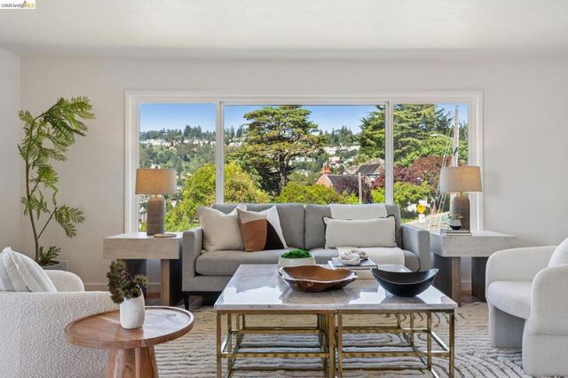 5263 Proctor Avenue, Oakland, CA 94618