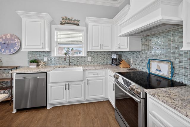 844 Eastview, Crystal Beach, TX 77650