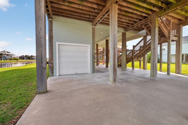 844 Eastview, Crystal Beach, TX 77650