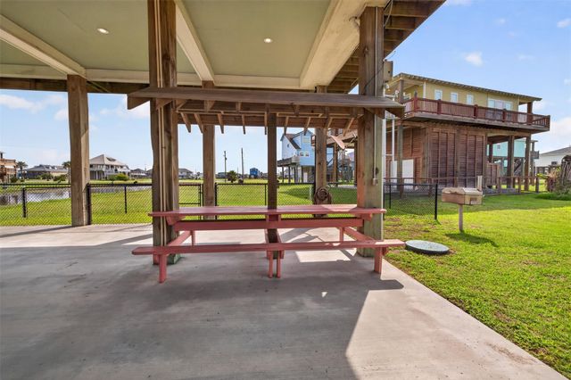 844 Eastview, Crystal Beach, TX 77650