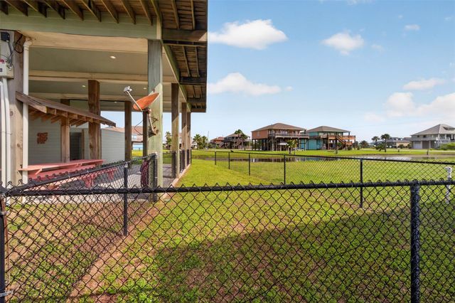 844 Eastview, Crystal Beach, TX 77650
