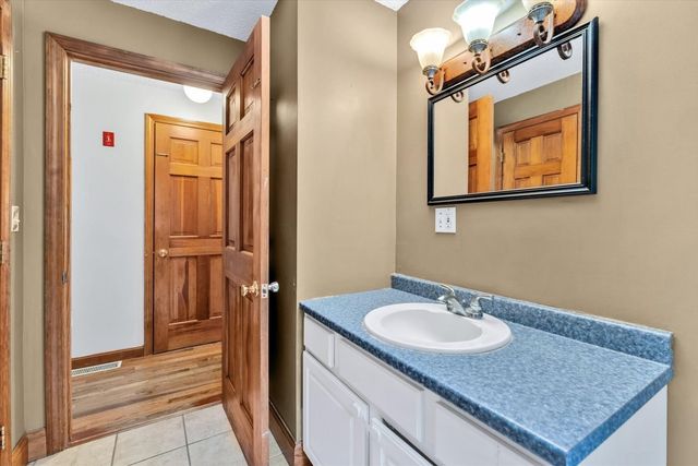 69R Anthony St, Berkley, MA 02779