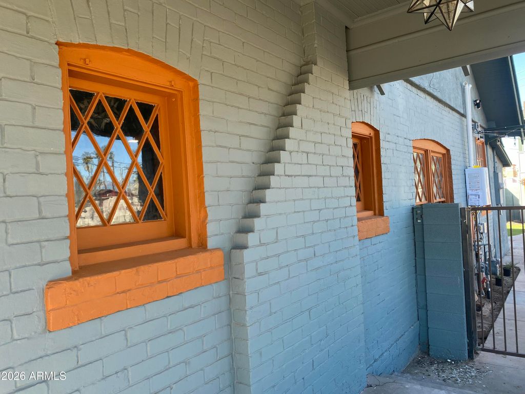 Image 8 of property listing at 1502 W MONROE Street, Phoenix, AZ 85007