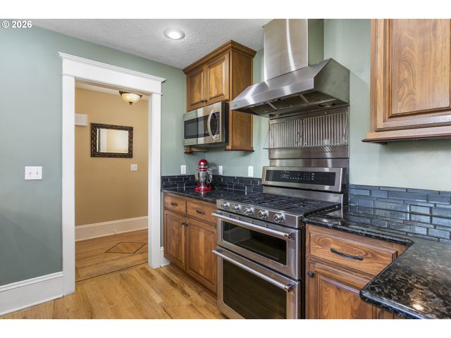 13725 Ne FREMONT Ct, Portland, OR 97230