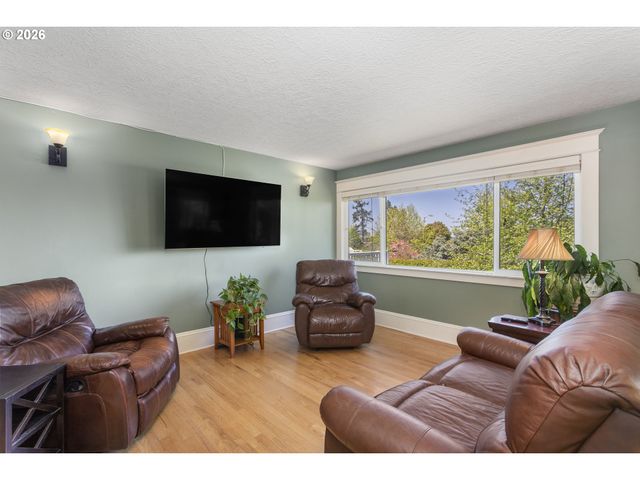 13725 Ne FREMONT Ct, Portland, OR 97230