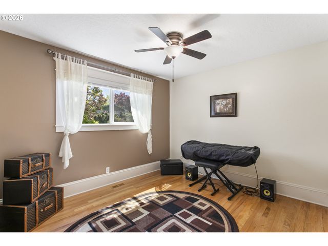 13725 Ne FREMONT Ct, Portland, OR 97230