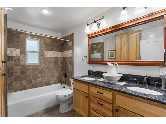 13725 Ne FREMONT Ct, Portland, OR 97230