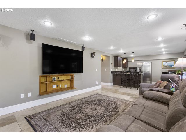 13725 Ne FREMONT Ct, Portland, OR 97230
