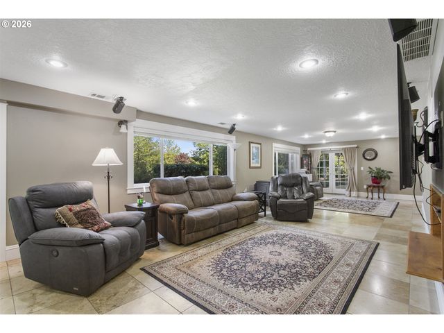 13725 Ne FREMONT Ct, Portland, OR 97230