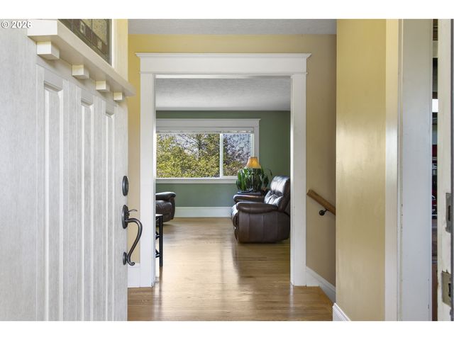 13725 Ne FREMONT Ct, Portland, OR 97230