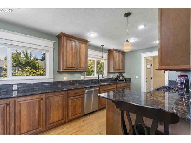 13725 Ne FREMONT Ct, Portland, OR 97230