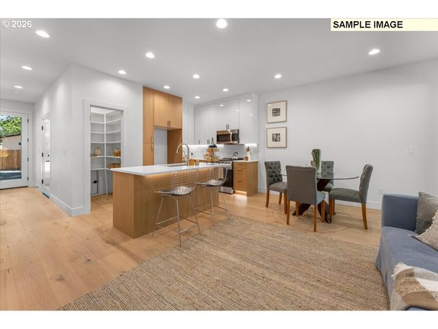 5041 Se King Rd B, Milwaukie, OR 97222