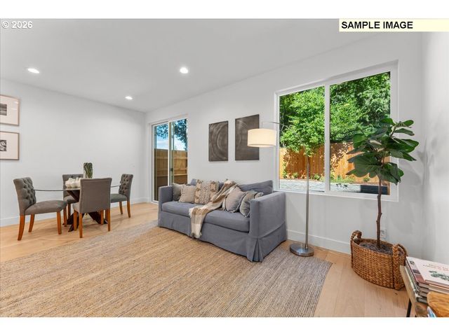 5041 Se King Rd B, Milwaukie, OR 97222