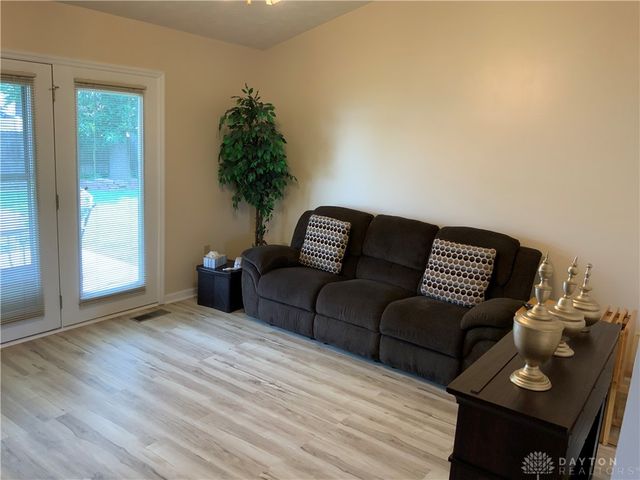 807 Plover Lane, Englewood, OH 45315