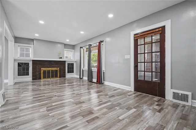 3394 Lownesdale Road, Cleveland Heights, OH 44112