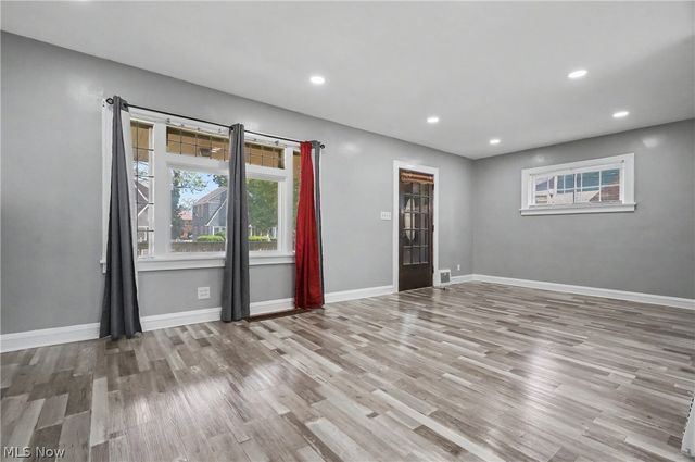 3394 Lownesdale Road, Cleveland Heights, OH 44112