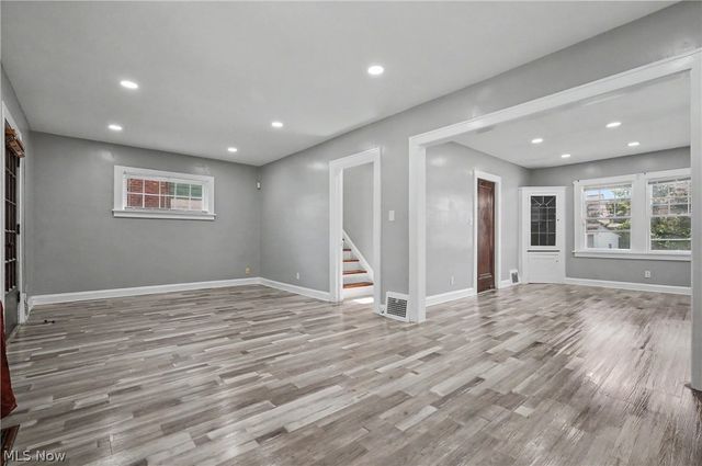 3394 Lownesdale Road, Cleveland Heights, OH 44112
