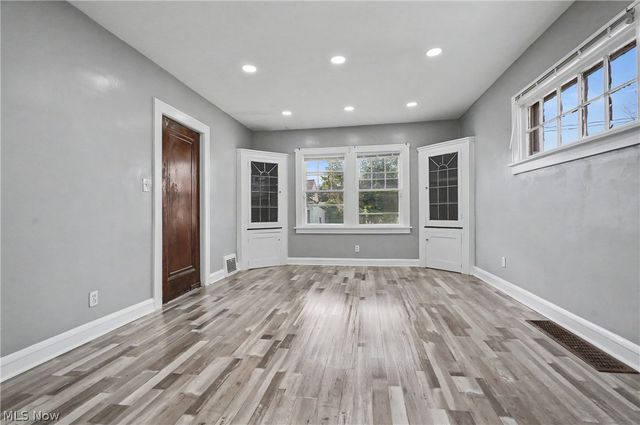 3394 Lownesdale Road, Cleveland Heights, OH 44112