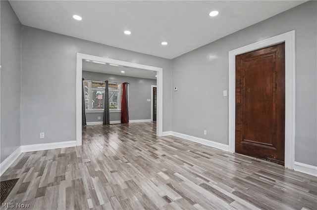 3394 Lownesdale Road, Cleveland Heights, OH 44112