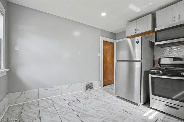 3394 Lownesdale Road, Cleveland Heights, OH 44112