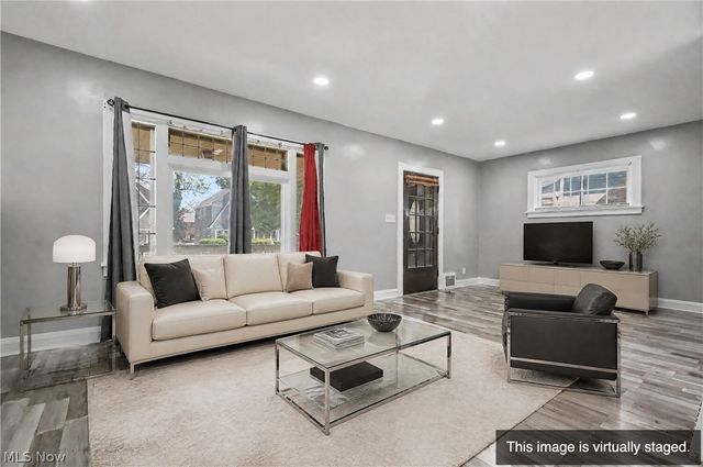 3394 Lownesdale Road, Cleveland Heights, OH 44112