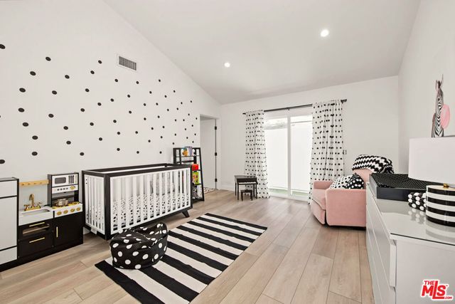 21490 Arcos Drive, Woodland Hills, CA 91364