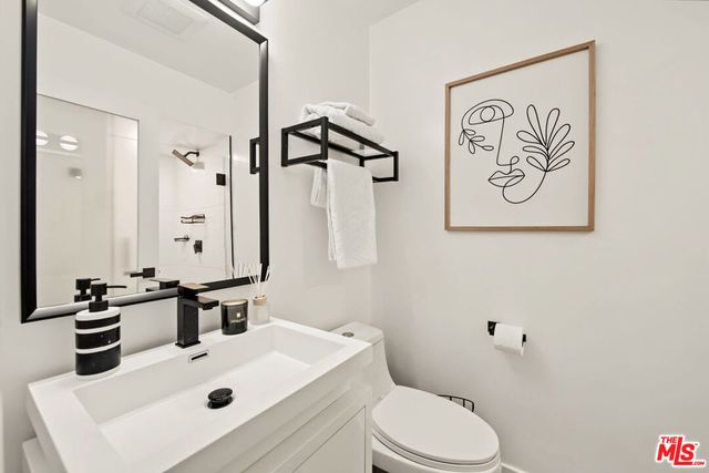21490 Arcos Drive, Woodland Hills, CA 91364