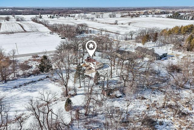 W339S2750 County Road C, Oconomowoc, WI 53066