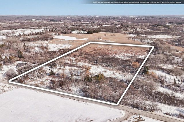 W339S2750 County Road C, Oconomowoc, WI 53066