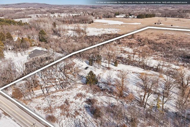 W339S2750 County Road C, Oconomowoc, WI 53066