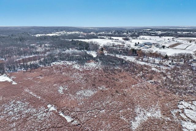 W339S2750 County Road C, Oconomowoc, WI 53066