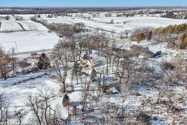 W339S2750 County Road C, Oconomowoc, WI 53066