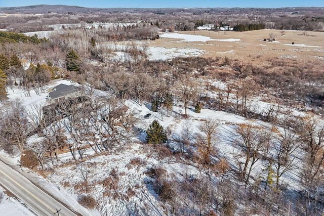 W339S2750 County Road C, Oconomowoc, WI 53066