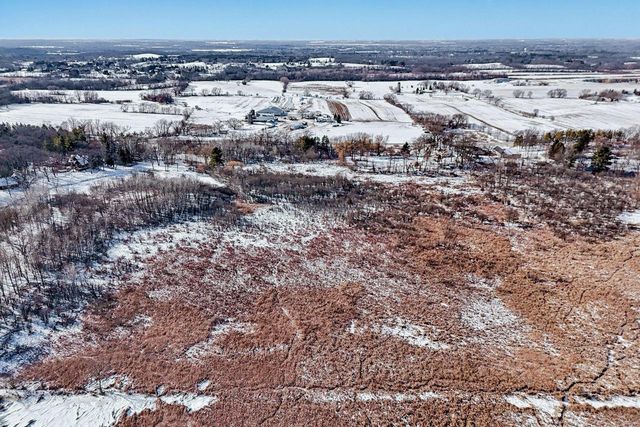 W339S2750 County Road C, Oconomowoc, WI 53066