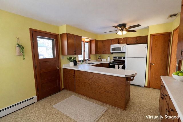 W339S2750 County Road C, Oconomowoc, WI 53066