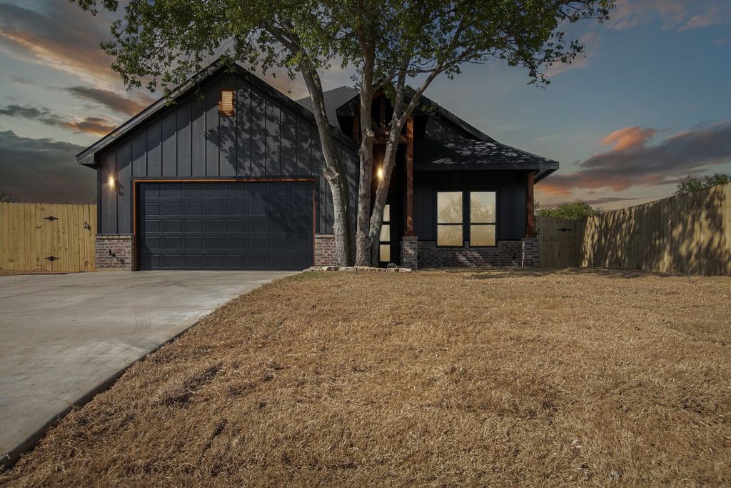 1213 E Butler Street, Fort Worth, TX 76115