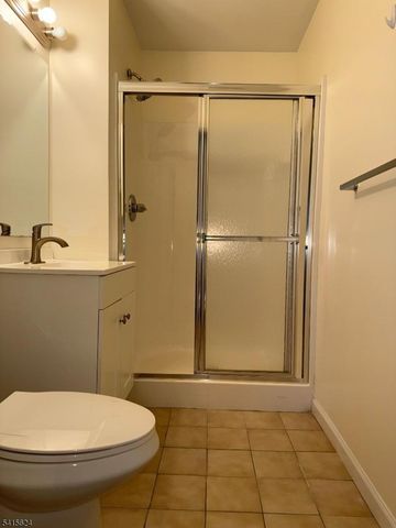 5 Chanda Ct 5, Clifton City, NJ 07012